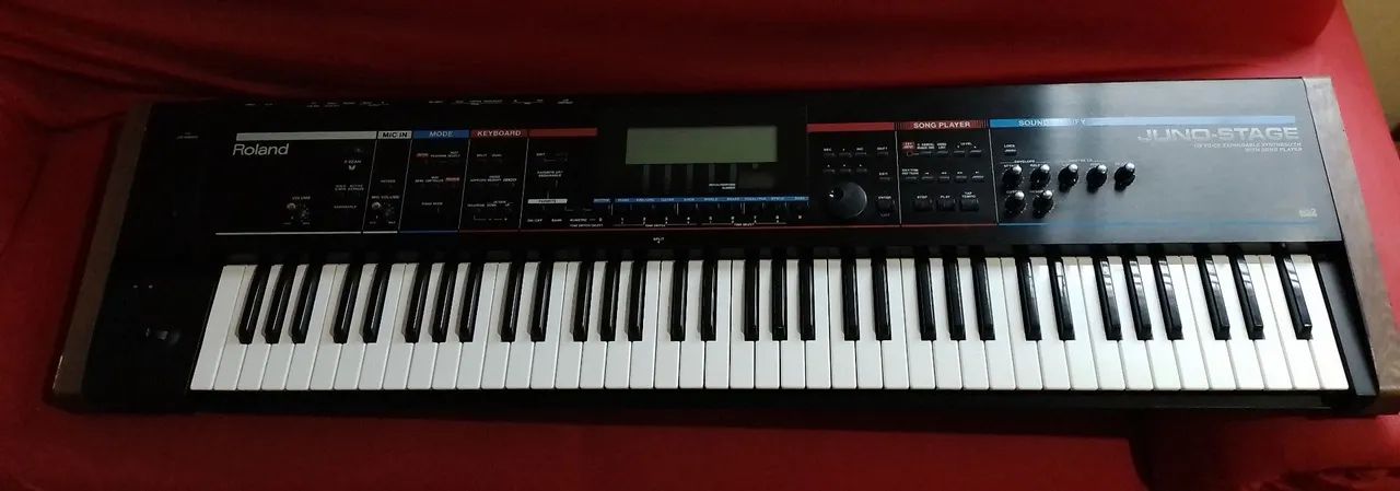 TECLADO ROLAND JUNO STAGE COM DEFEITO  - Foto 3