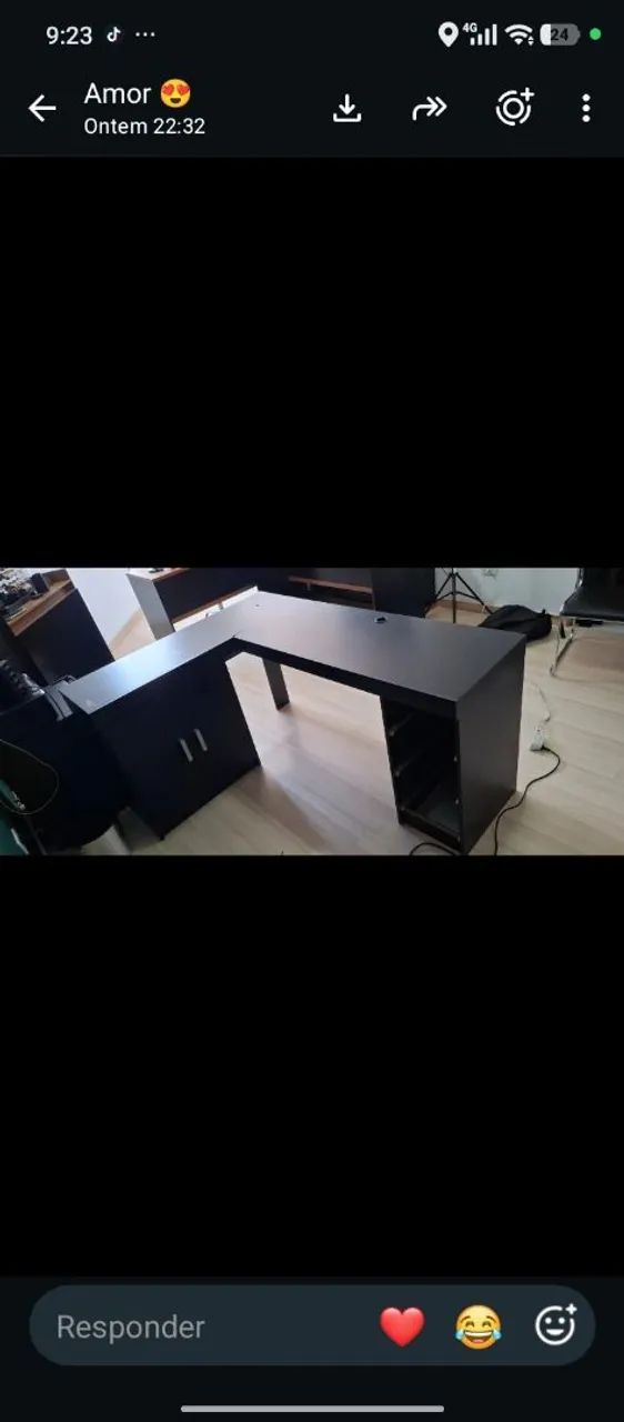 Mesa de madeira ótima pra seu escritório 