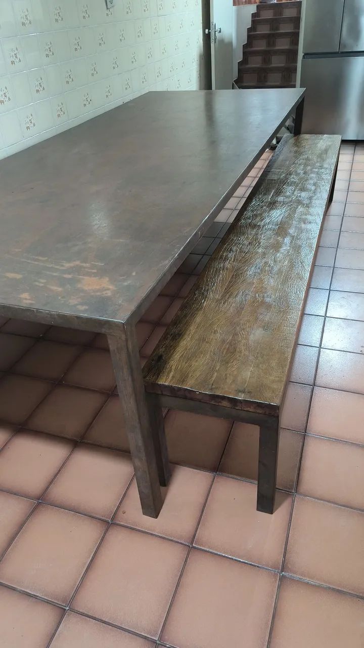 Mesa Ferro e Madeira Com 2 Bancos 
