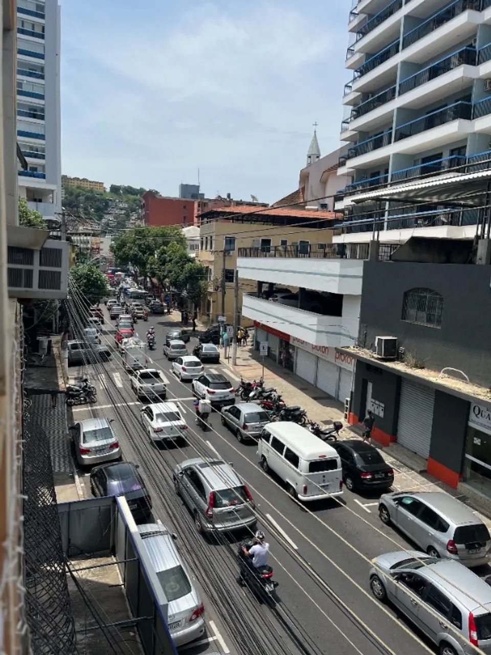 ALUGA-SE APARTAMENTO NO CENTRO