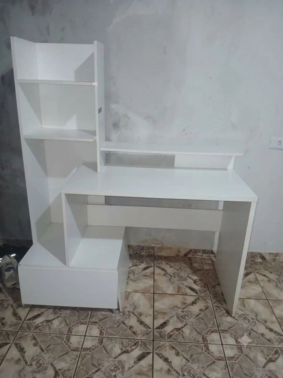 Mesa para Computador/PC com Prateleiras - Branca - Foto 2