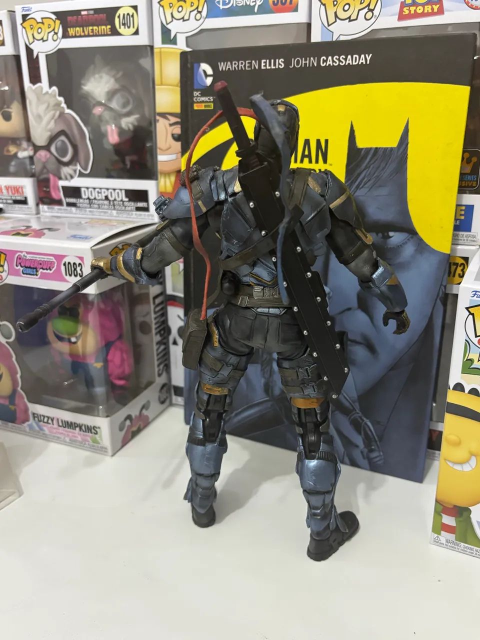 deathstroke - batman arkham origins (play arts kai) original - Foto 3