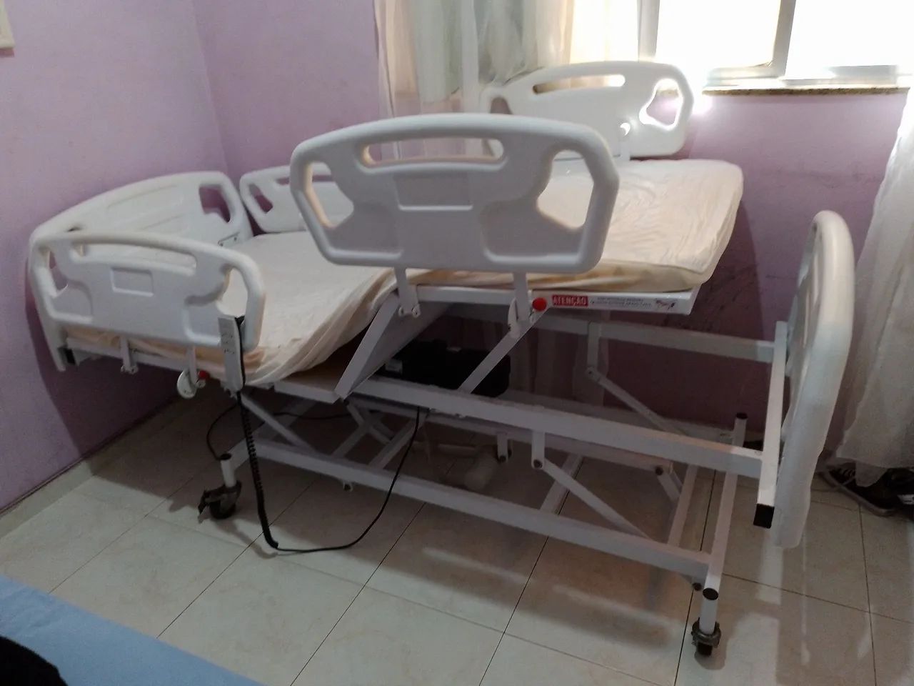 Cama hospitalar elétrica 8 posições  - Foto 2