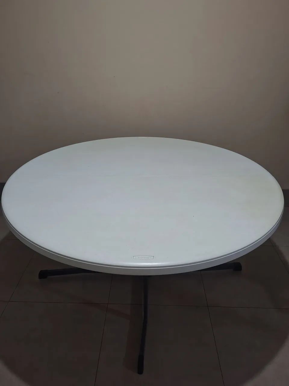 Mesa de Plástico Desmontável 