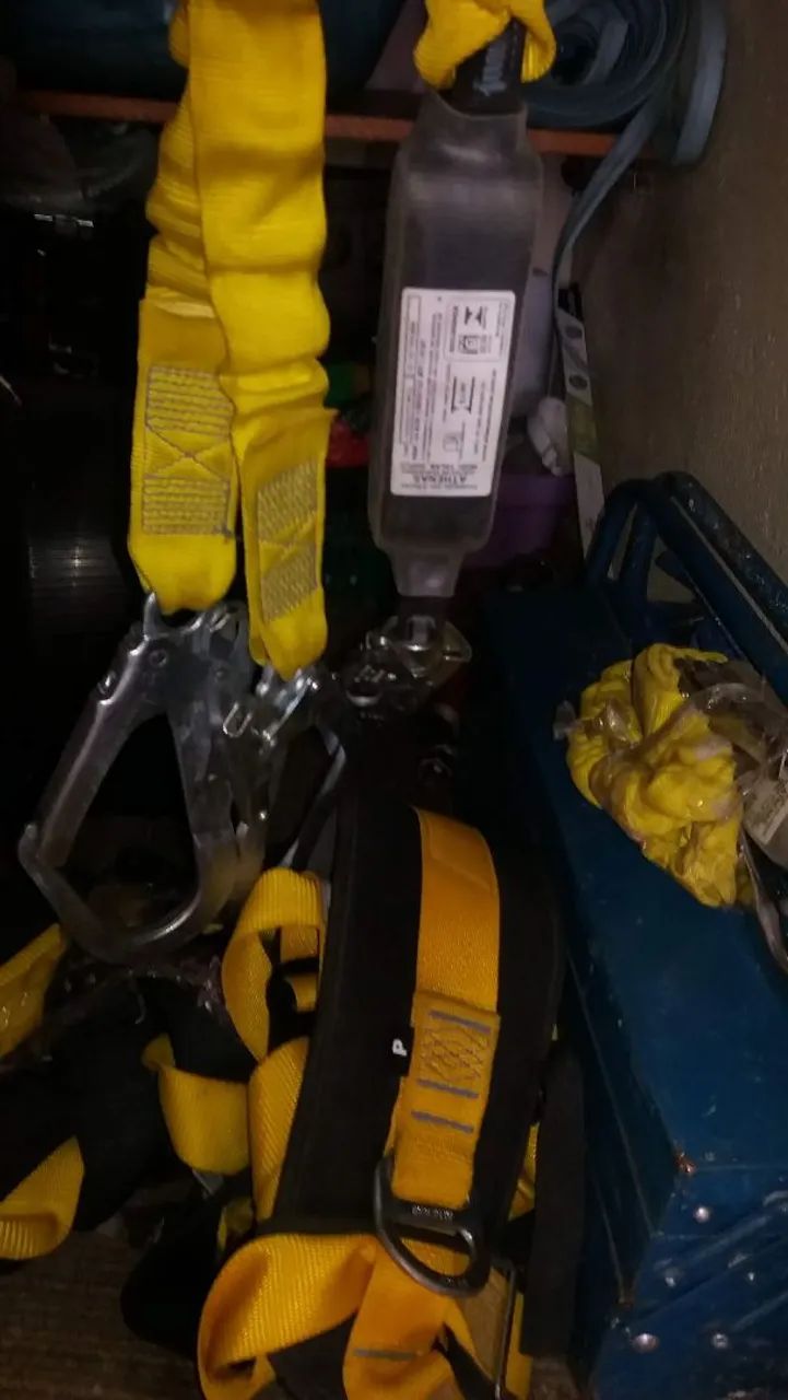 03 cintos de segurança, usados praticamente novos muito pouco uso