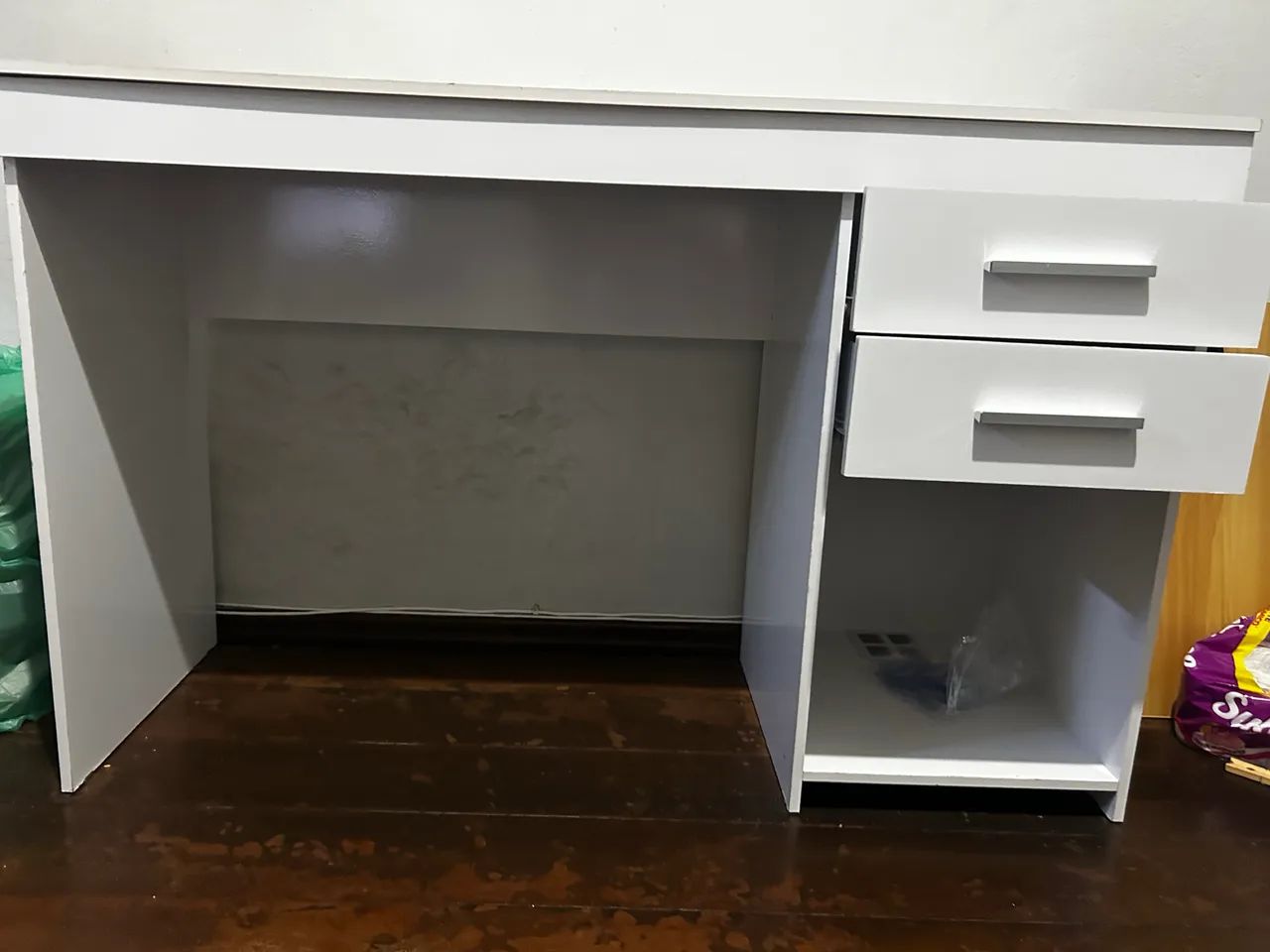 Escrivaninha com 2 gavetas