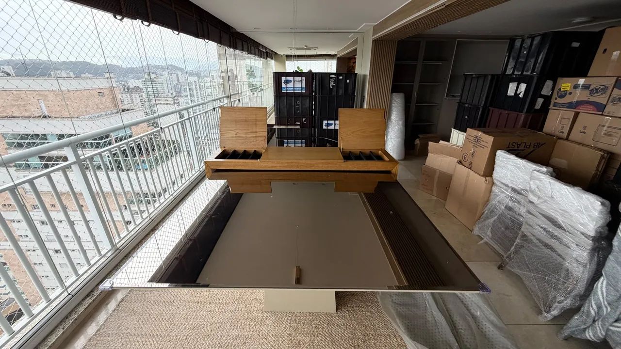 Mesa de Jantar com 10 cadeiras 