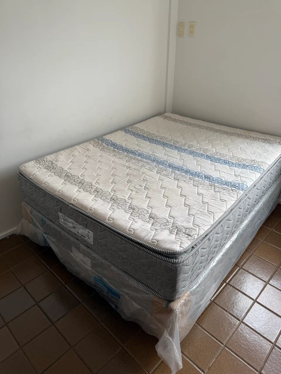 Cama box de casal 
