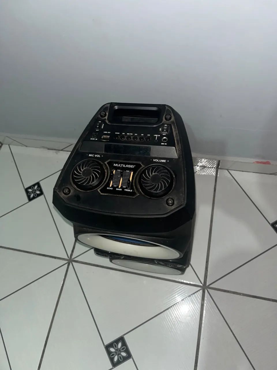 Caixa de som, em perfeito estado