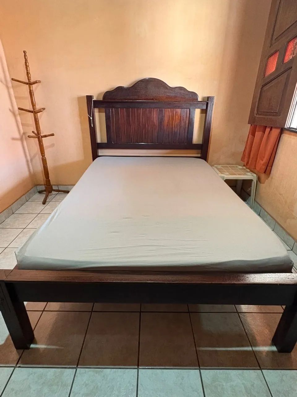 Vende-se cama de madeira de lei  - Foto 2