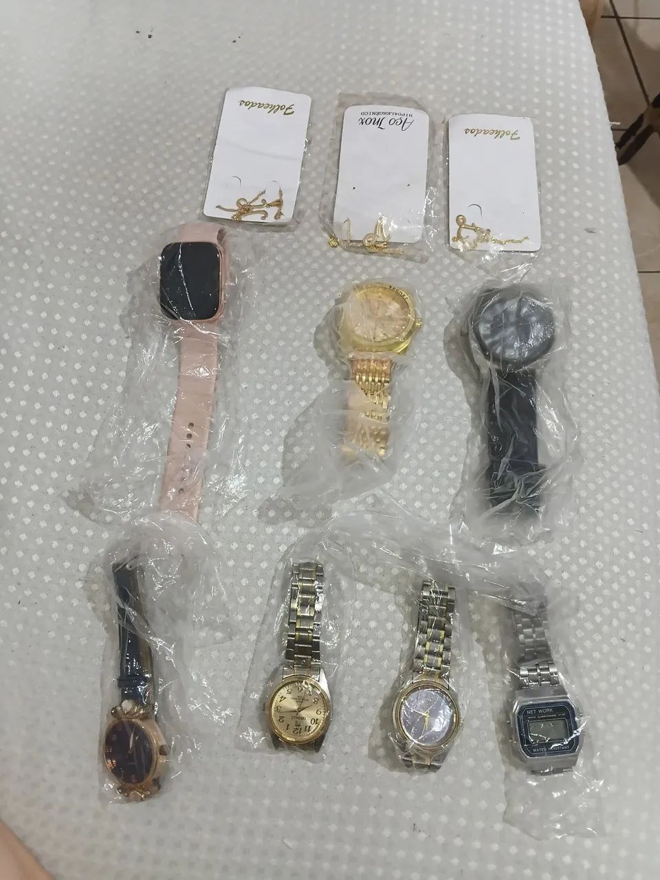 Relógios e cordões(pague um e leve o kit)