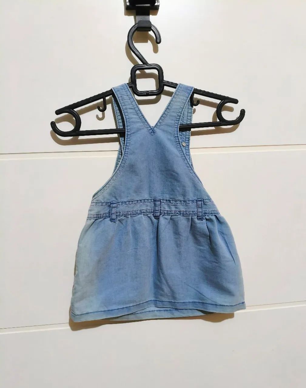 Vestido salopete jeans NOVO 6 a 9 meses - Foto 2