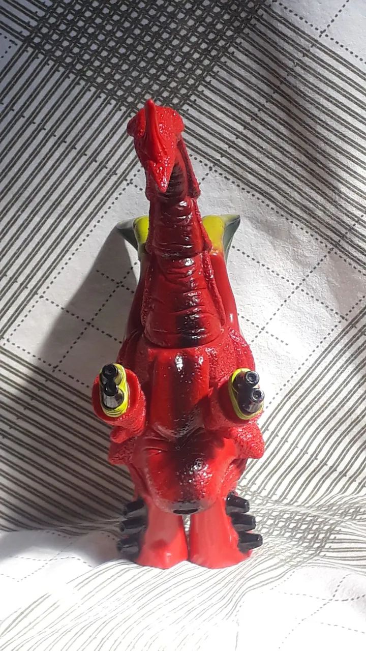 Boneco Ultraman Alien Kilazee
