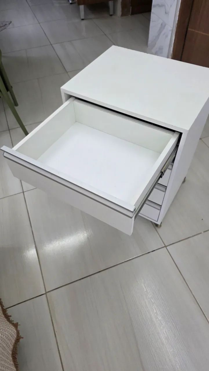Escrivaninha de apoio semi-nova - Foto 3
