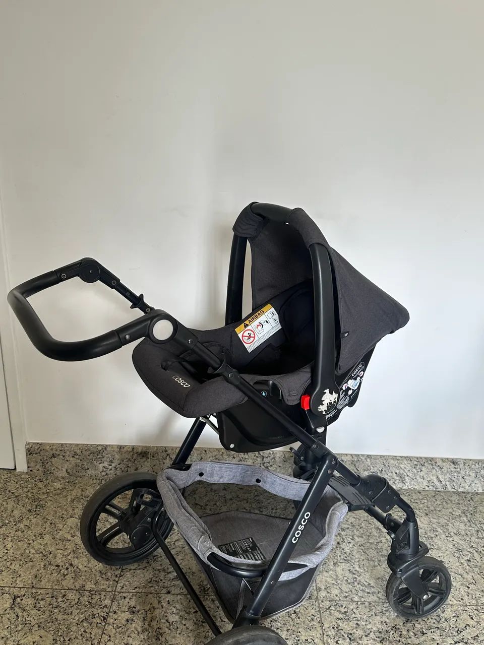 Carrinho de bebê cosco + bebê conforto e base  - Foto 4