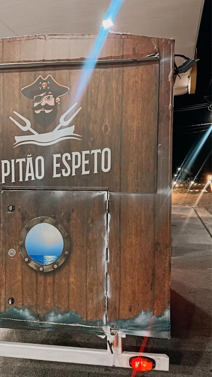 VENDE-SE FOOD TRUCK REFORMADO E EMPLACADO COM AR CONDICIONADO E INSTALAÇÃO ELÉTRICA 