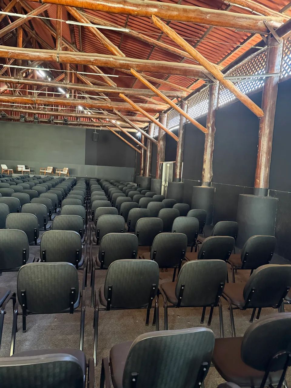 Lote de cadeiras para auditório e igreja