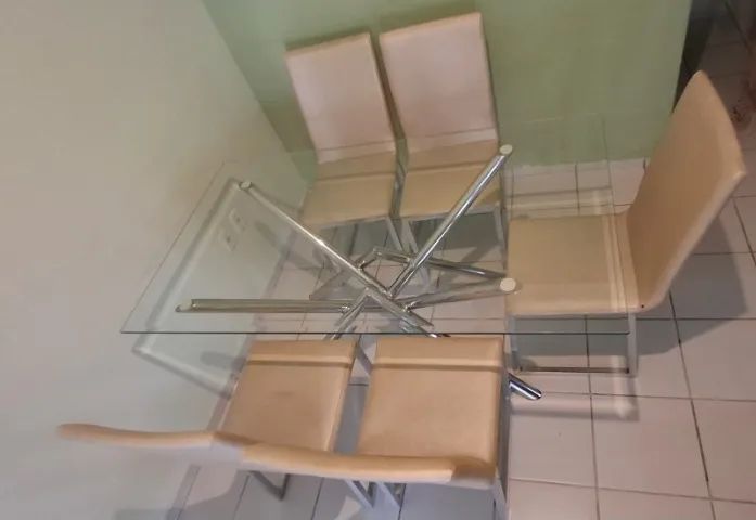 Vendo Mesa retangular 1,60 X 90 acompanha 6 cadeiras. - Foto 3