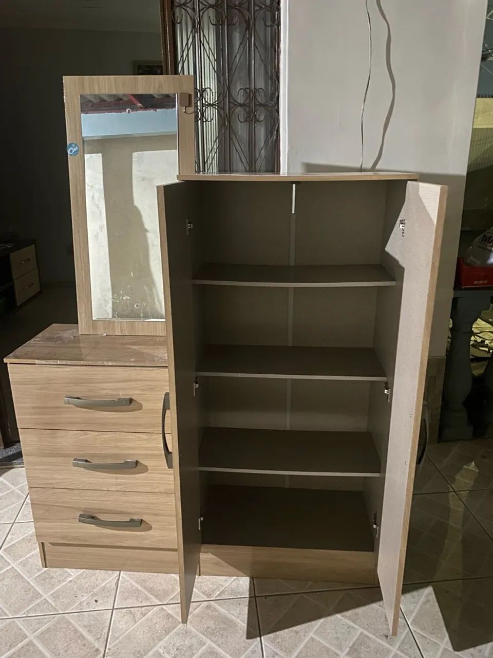 GUARDA ROUPA COM ESPELHO COMPACTO E BARATO - Foto 2