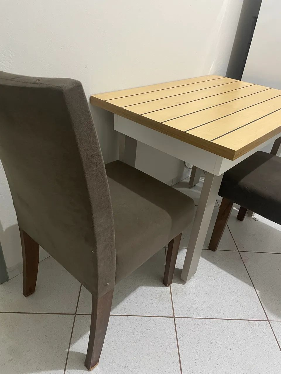 Mesa com 2 cadeiras
