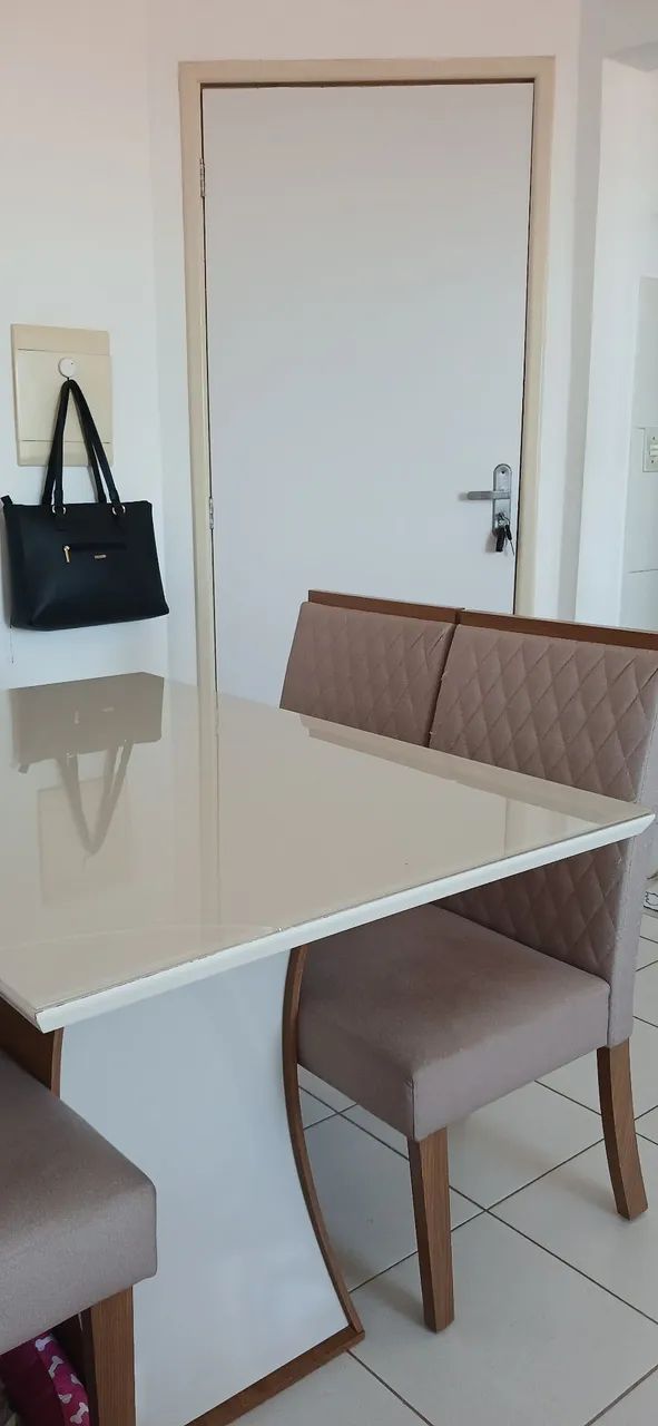 Mesa e cadeiras 