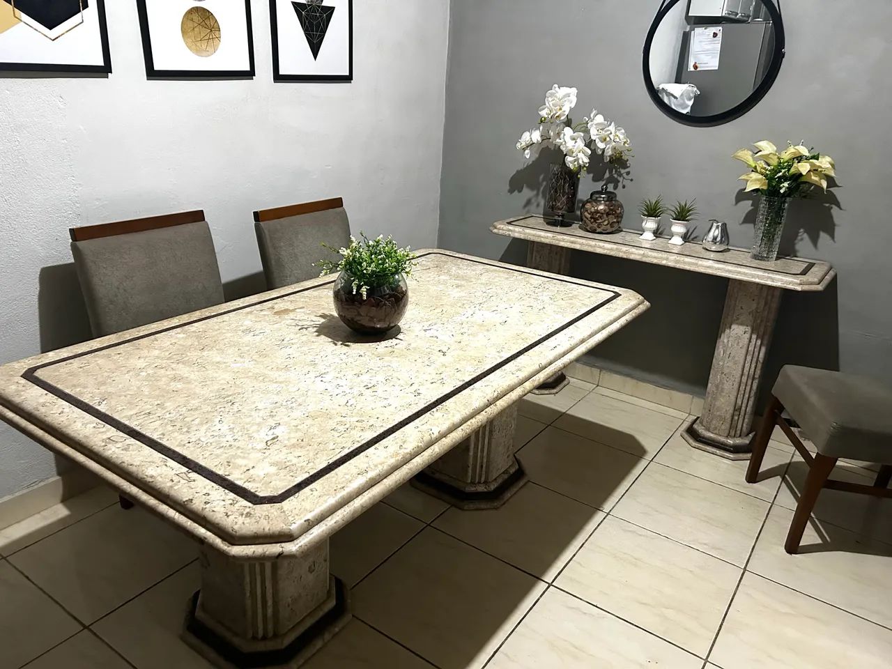 Mesa de jantar com aparador em mármore travertino e cadeiras  - Foto 3