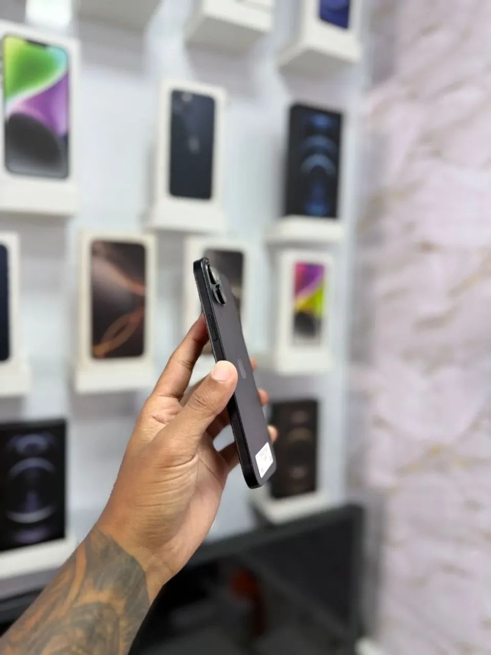 IPHONE 15 PLUS 128GB PRETO<br>R$ 3.399,00 - Foto 2