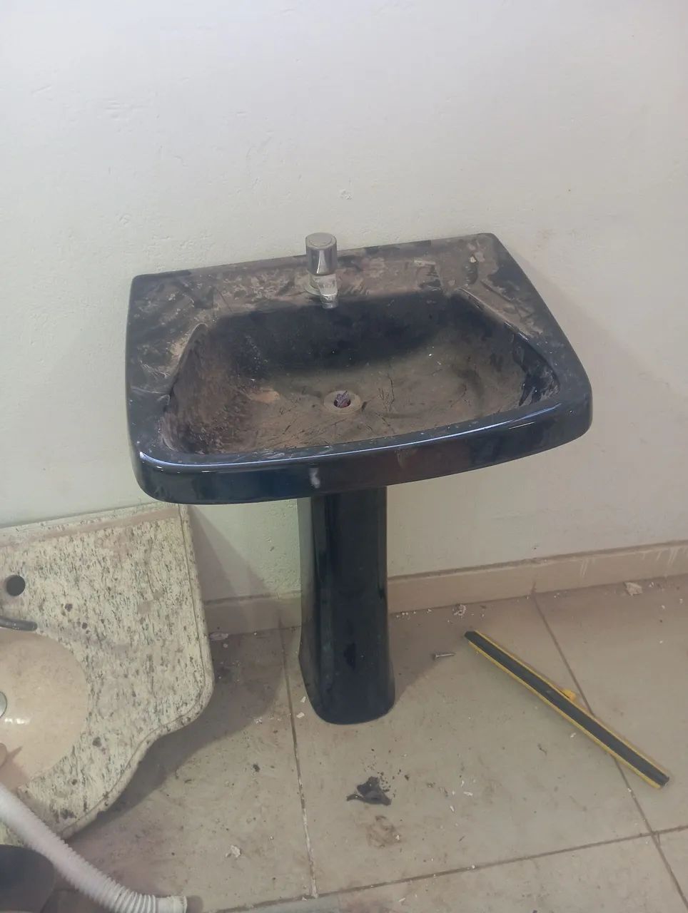 Bathroom sink