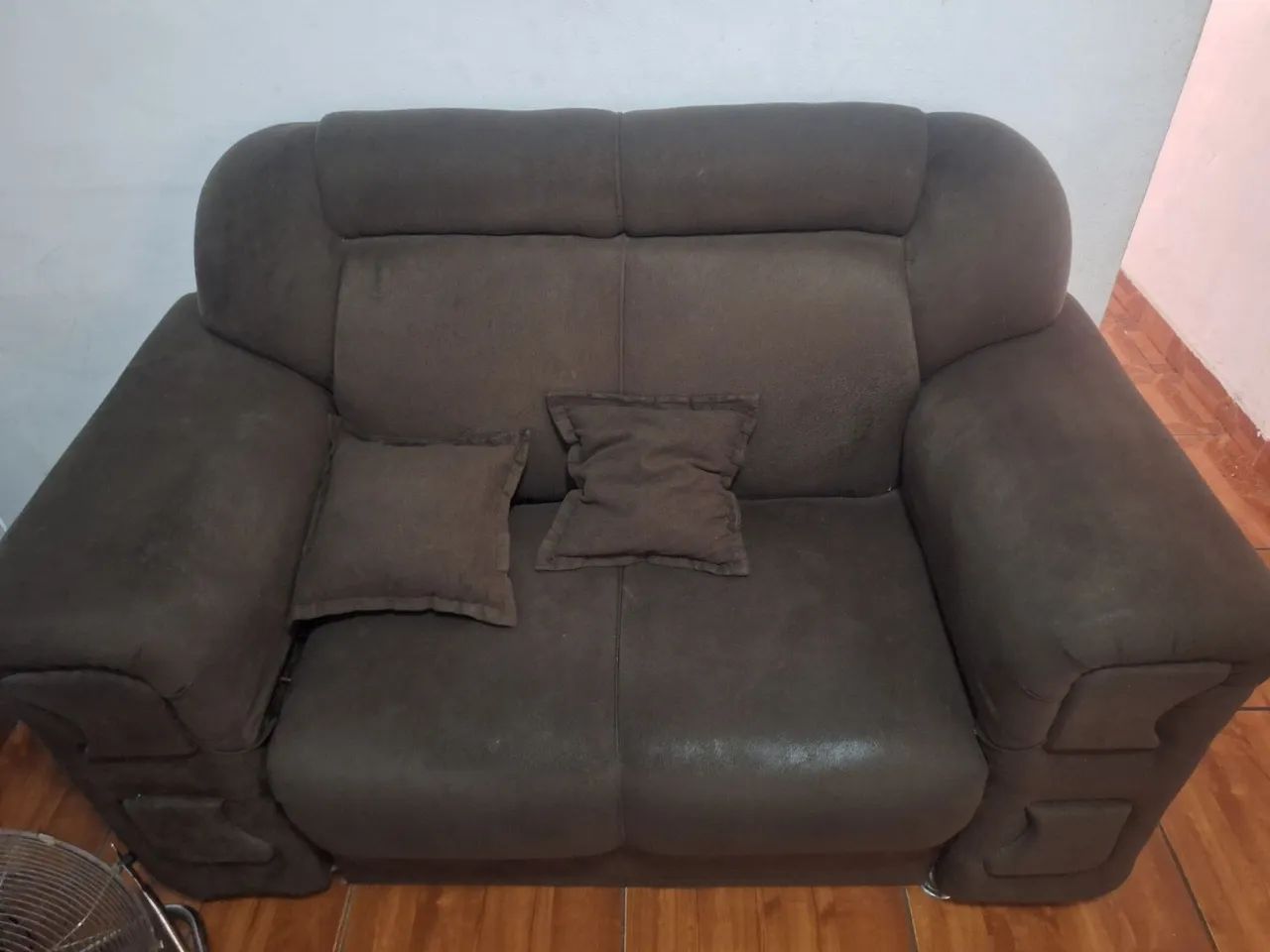 Sofa 2 e 3 lugares muito bom