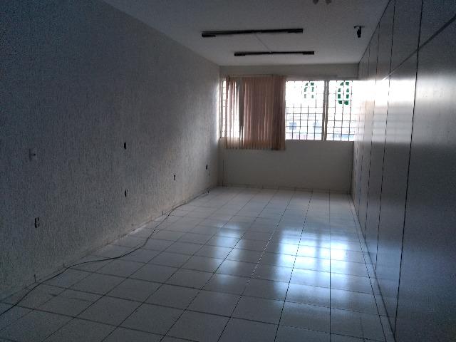 Sala comercial em avenida de grande movimento - Senador Saravia, proximo ao Sup. Assai