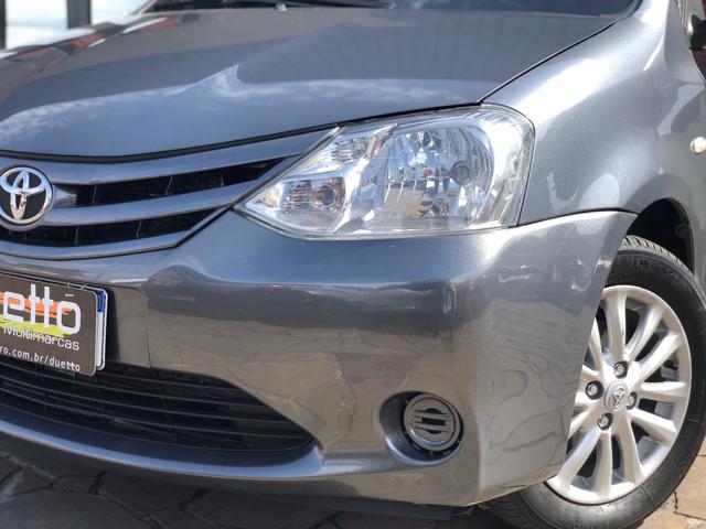 Toyota Etios X 1.5 Sedan 2013 - Foto 2