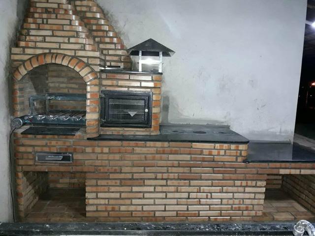 Fogão com forno e churrasqueira . área gourmet.piscina e sauna