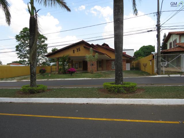 Casa em excelente localização, na avenida principal do condomínio vivendas bela vista, óti