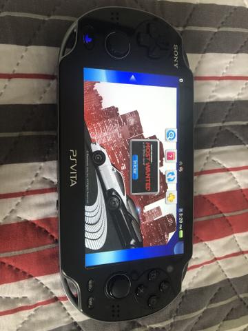 PS Vita + estojo + cartão de memória + 4 jogos