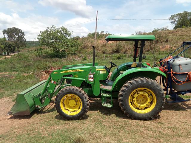 John Deere 5055e