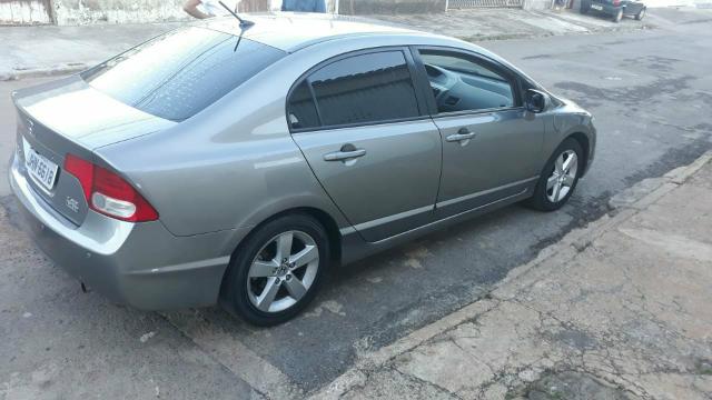 Vendo ou troco honda civic completo automático! - Foto 7
