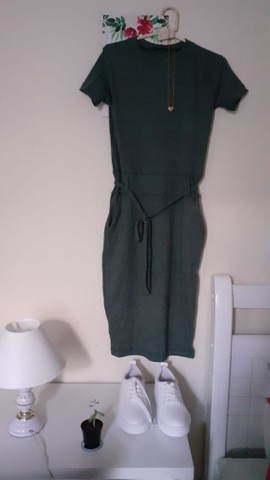 Vendo vestido verde militar ideal para usar com tênis | veste P e M .