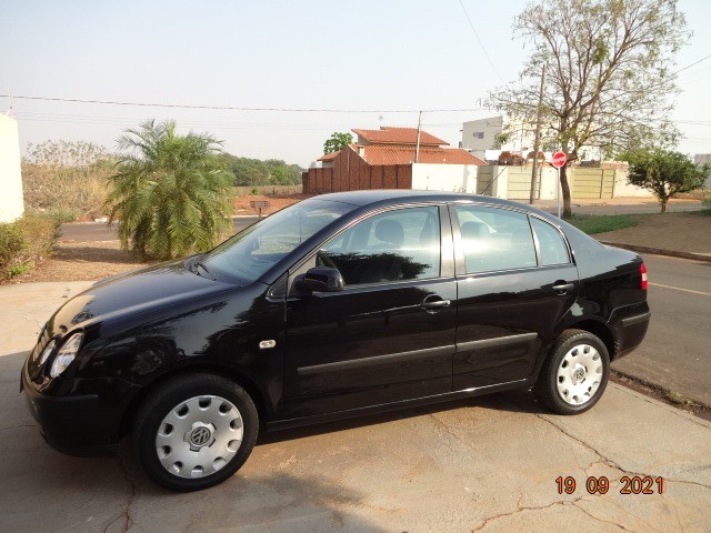 VOLKSWAGEN POLO SEDAN 1.6