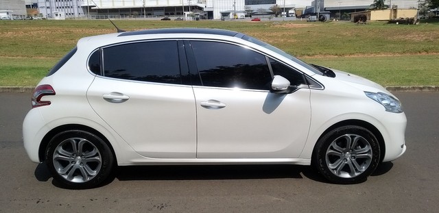 PEUGEOT 208 GRIFFE 1.6 2014