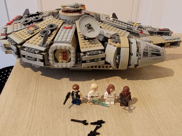 Lego millennium falcon