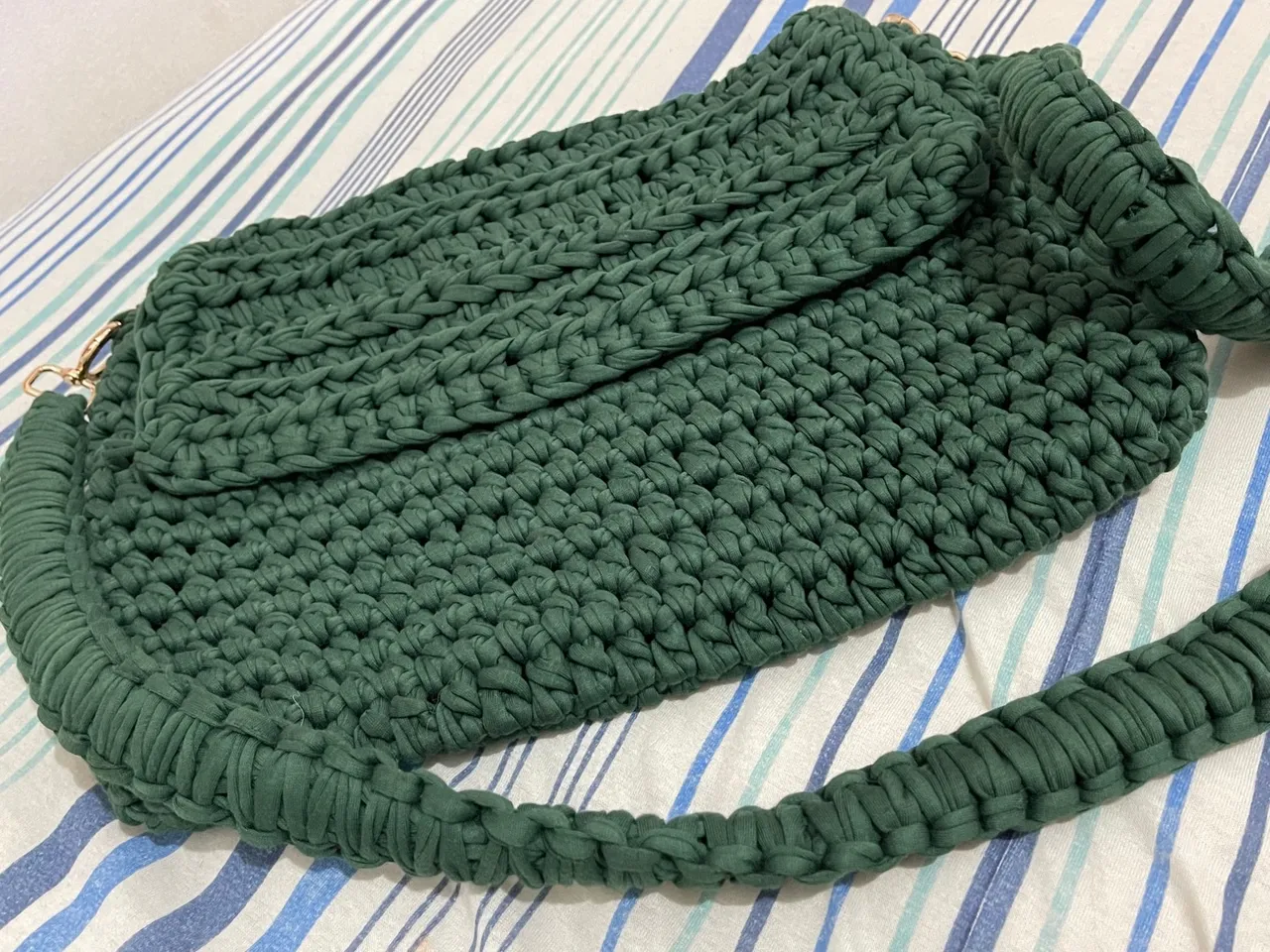 Bolsa de malha em crochê 
