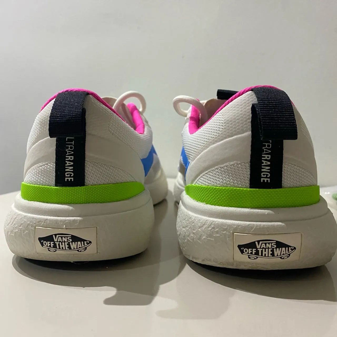 Tenis vans branco numero 38 Calcados Democrata Juiz de Fora 1346001611 OLX
