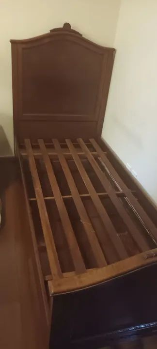 Cama antiga de solteiro. Preço de desapego