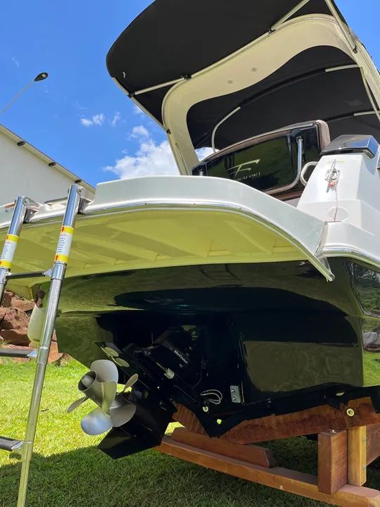 Lancha Focker 30.5 Black Edition - Estado de Zero!!  - Foto 9