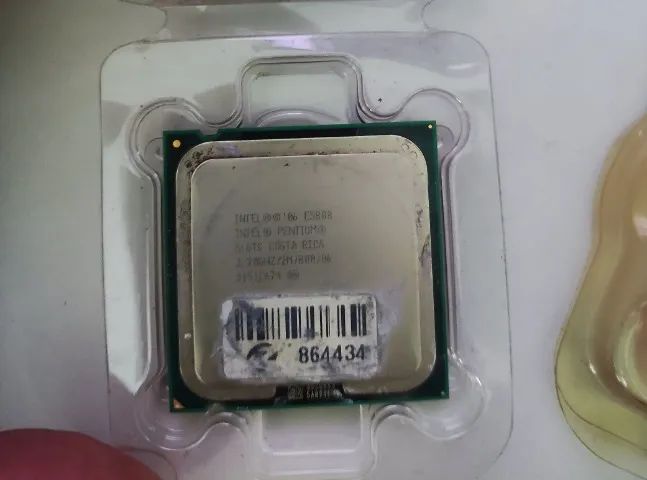 Processador 775 Pentium E5800 - Und 40,00
