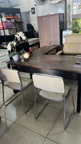 Mesa em L pé industrial com passa fio  - Foto 4