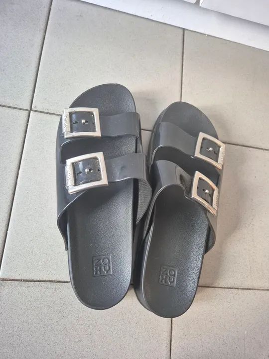 Sandálias Papetes Zaxy Pretas com Fivela - Foto 4