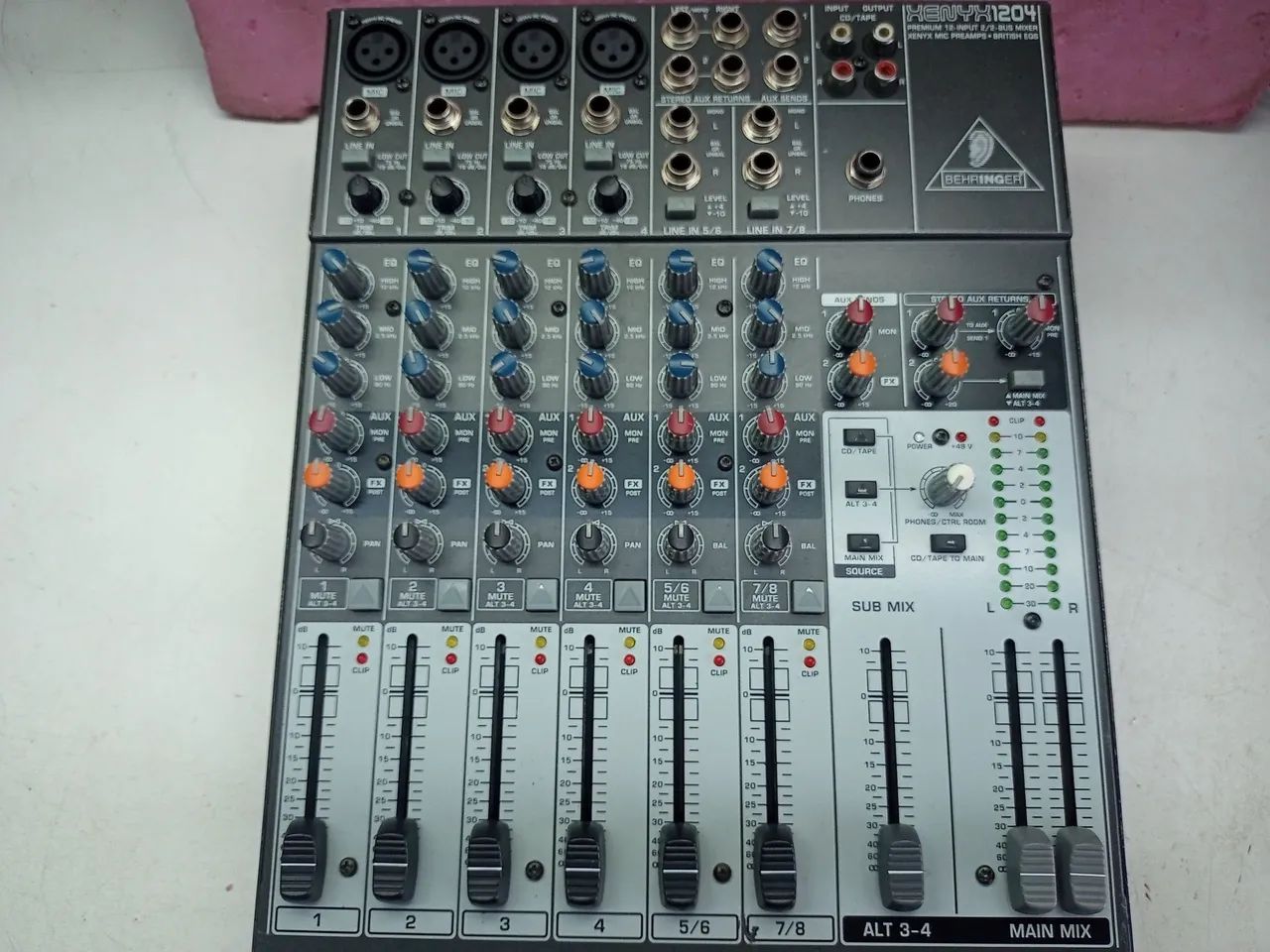 Mesa de Som Behringer 1204 - Foto 5