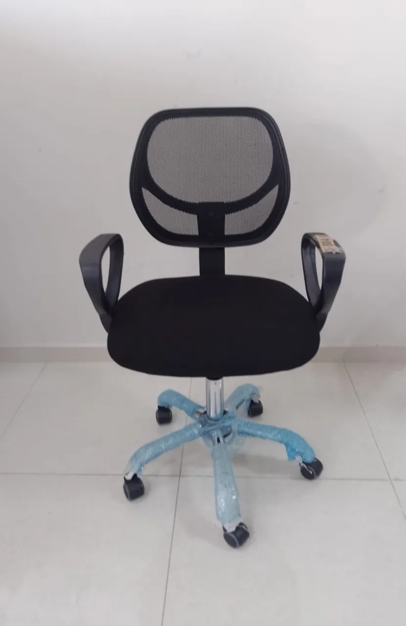 Cadeira de Escritório Giratória com Rodinhas NOVA