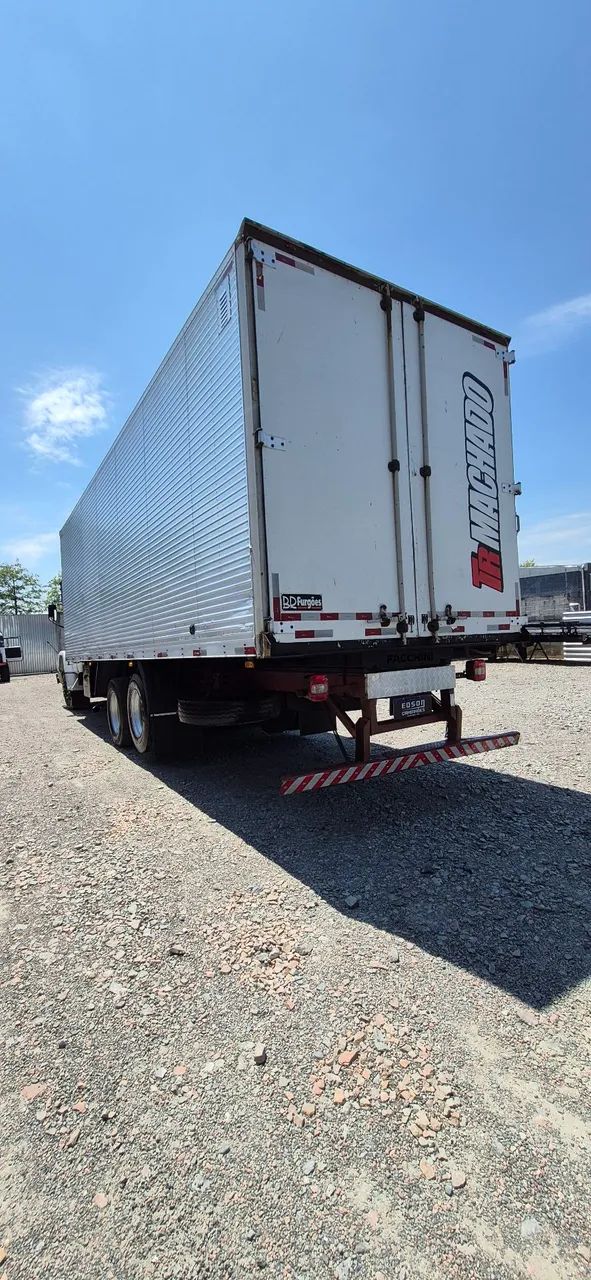 MB 1218 truck 6x2 Baú Facchini assoalho de Chapa xadrez caminhão só fazia nordeste  - Foto 10
